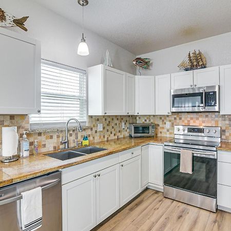 Beachfront Texas Retreat - 2 Decks, Patio And Views! Surfside Beach Eksteriør billede