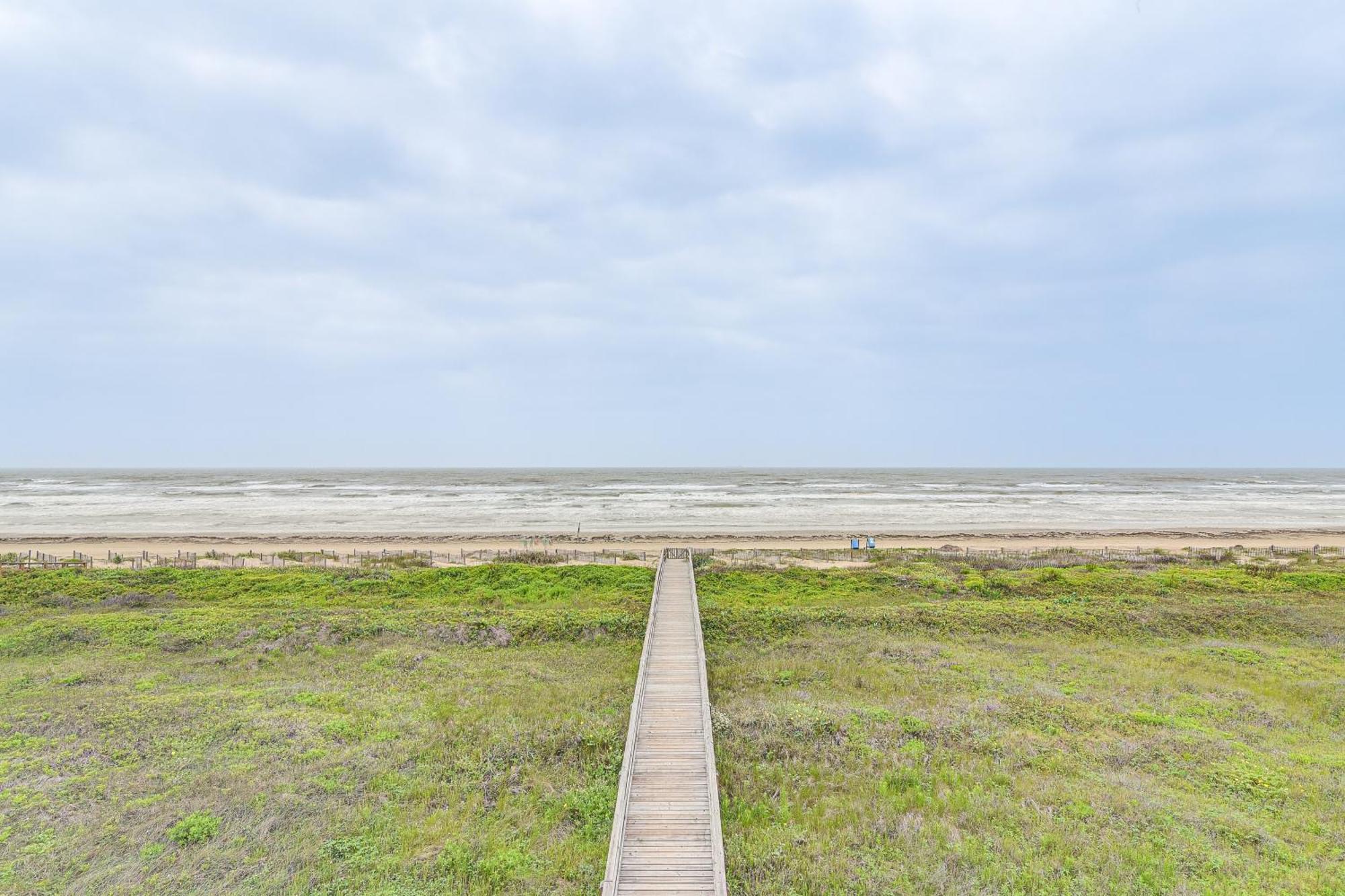 Beachfront Texas Retreat - 2 Decks, Patio And Views! Surfside Beach Eksteriør billede