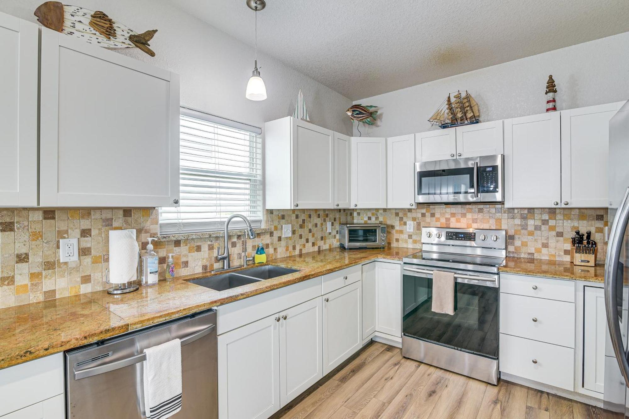 Beachfront Texas Retreat - 2 Decks, Patio And Views! Surfside Beach Eksteriør billede