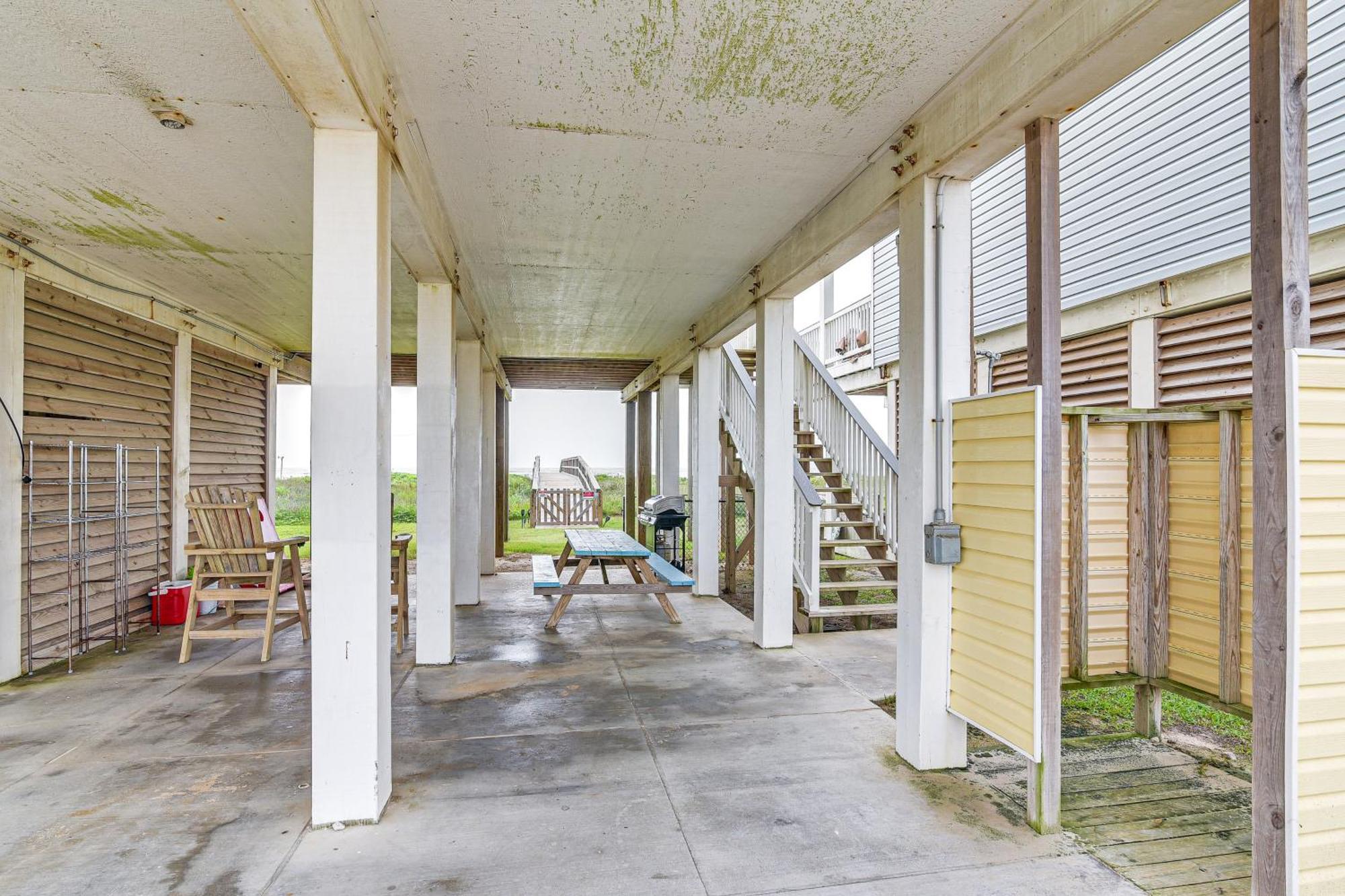 Beachfront Texas Retreat - 2 Decks, Patio And Views! Surfside Beach Eksteriør billede