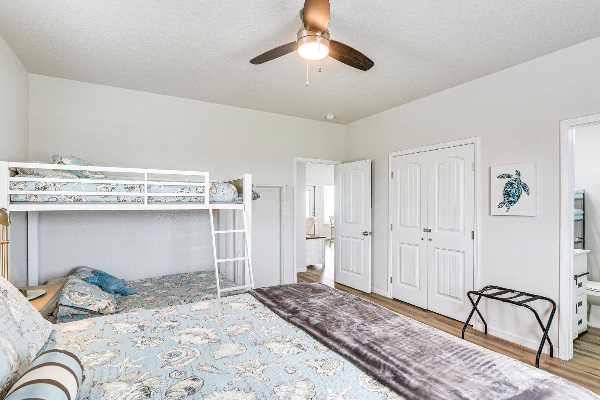 Beachfront Texas Retreat - 2 Decks, Patio And Views! Surfside Beach Eksteriør billede