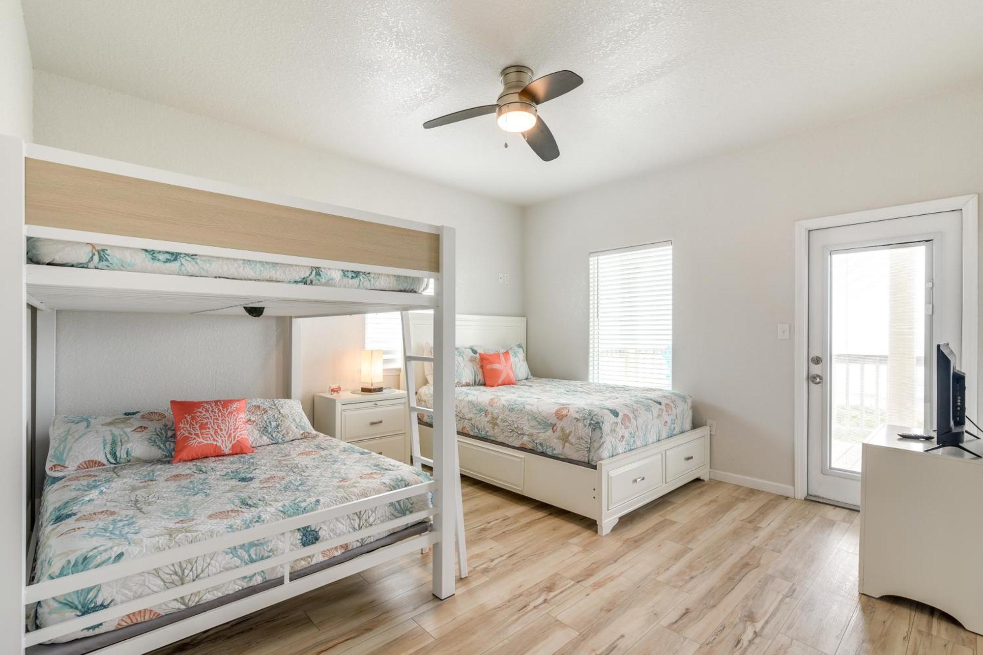 Beachfront Texas Retreat - 2 Decks, Patio And Views! Surfside Beach Eksteriør billede