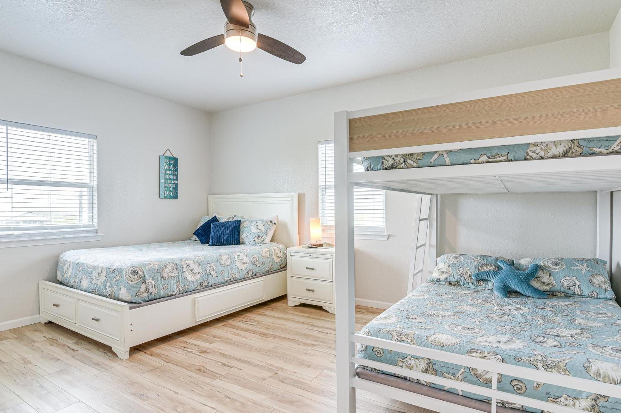 Beachfront Texas Retreat - 2 Decks, Patio And Views! Surfside Beach Eksteriør billede