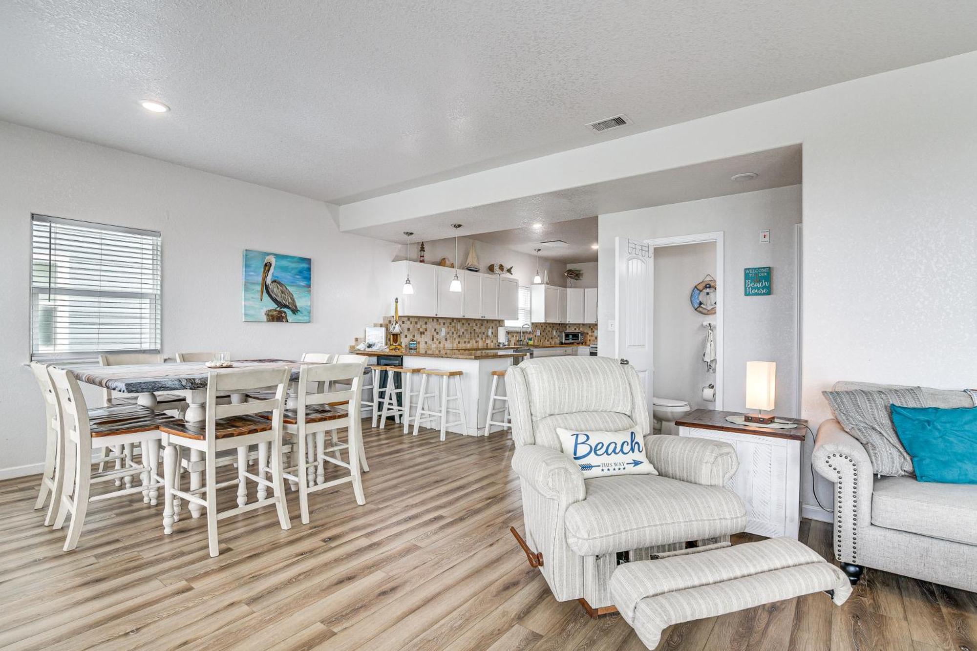 Beachfront Texas Retreat - 2 Decks, Patio And Views! Surfside Beach Eksteriør billede