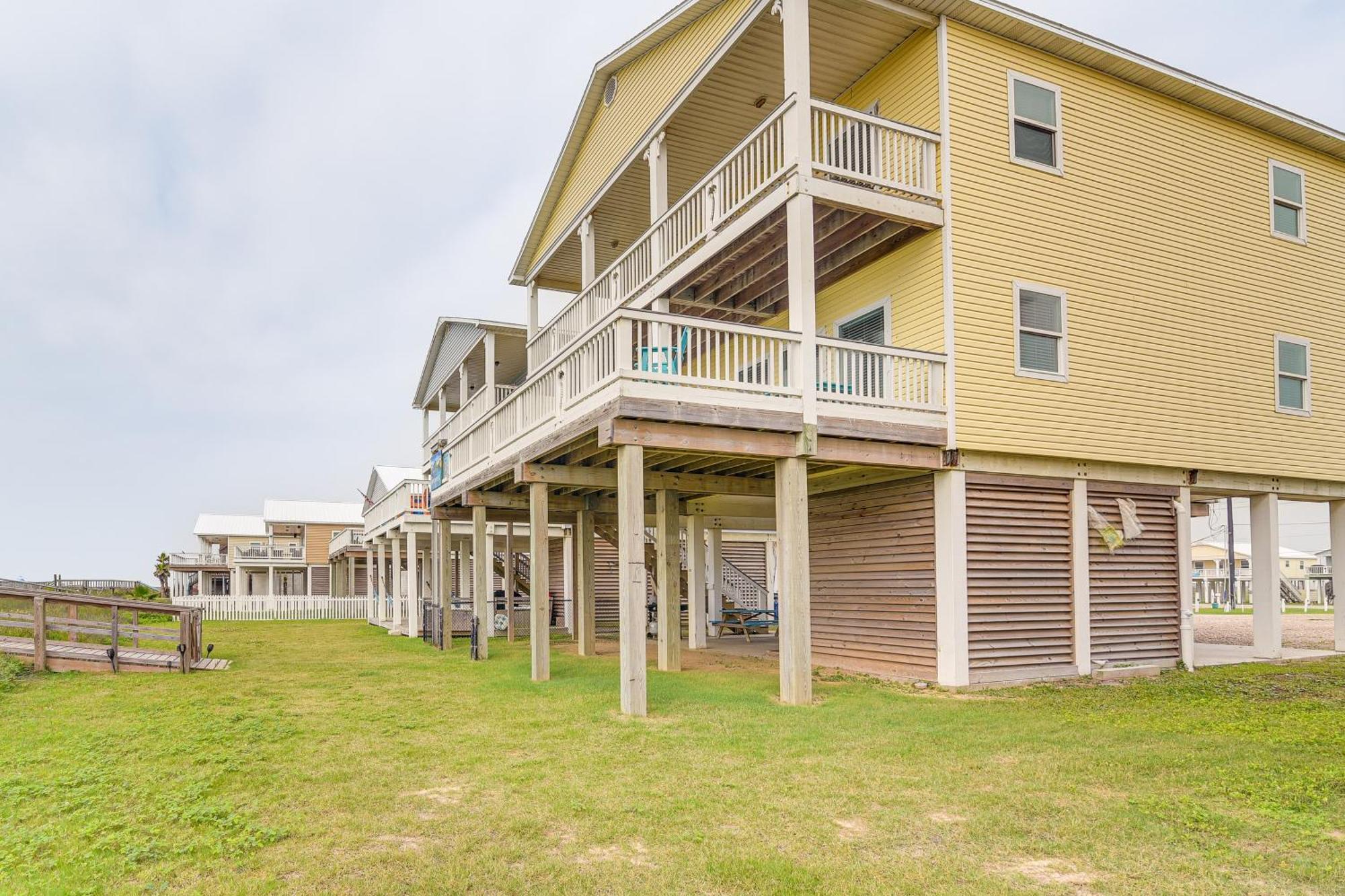 Beachfront Texas Retreat - 2 Decks, Patio And Views! Surfside Beach Eksteriør billede